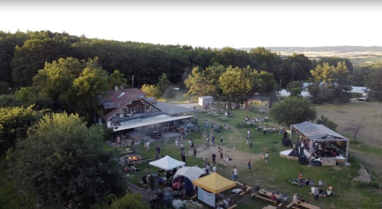 Irie in the Woods Reggea Musikfestival im Waldviertel Niederösterreich Drohnenaufnahme