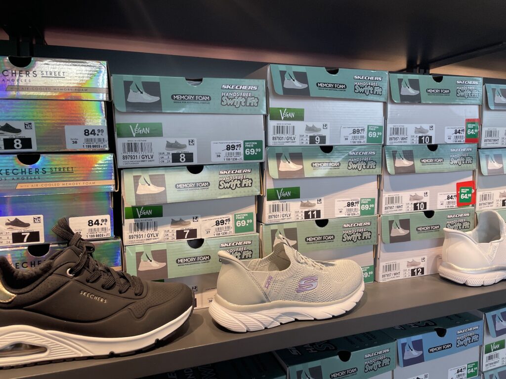 sketchers sportschuhe sportliche schuhe plastik vegan rein pflanzlich schuhgeschäft deichmann günstige schuhe reduziert im angebot 