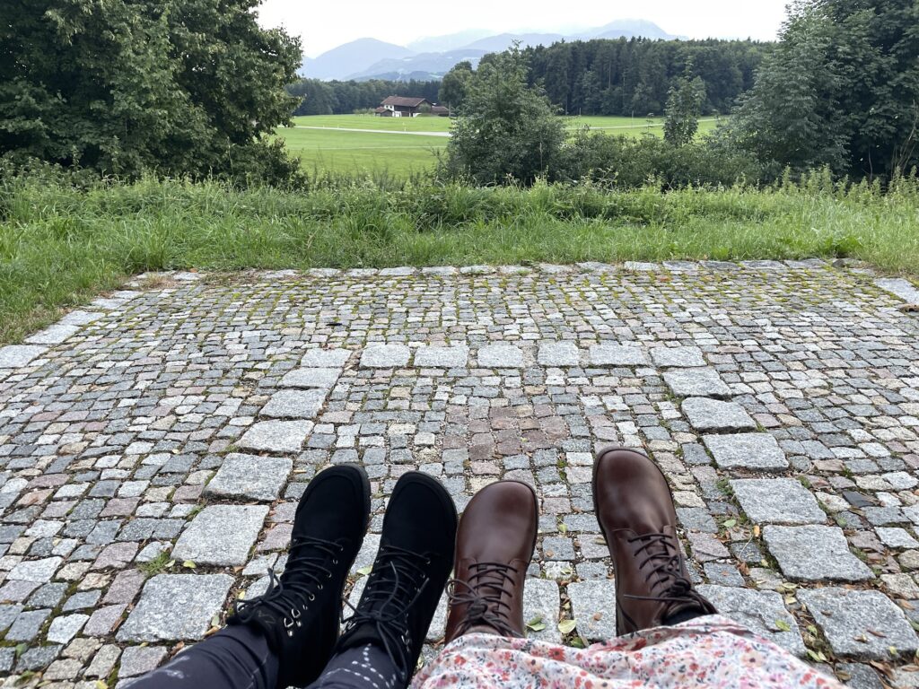 verschiedene zaqq barfuss minimal schuhe in der natur 